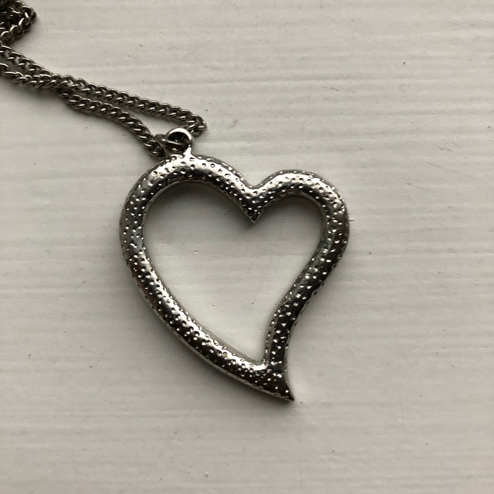 Silver & diamond heart cutout pendant necklace - Picture 5 of 7